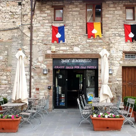 La Sosta Navarra Bed&beer Pensión Gubbio